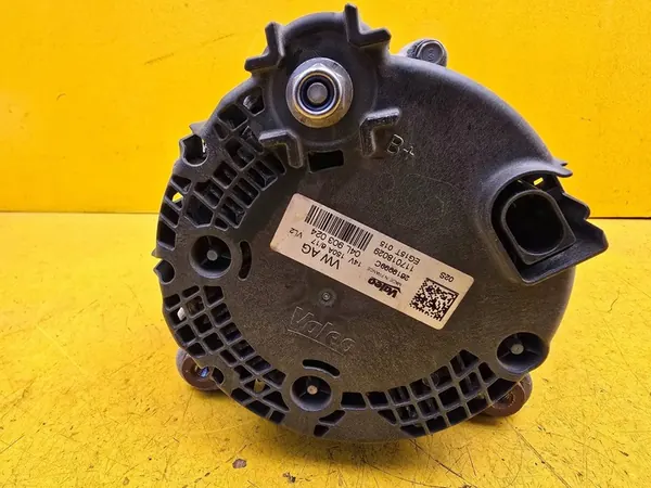 Audi A5 2.0 TDI Vaihtovirtageneraattori 04L903024 image 2