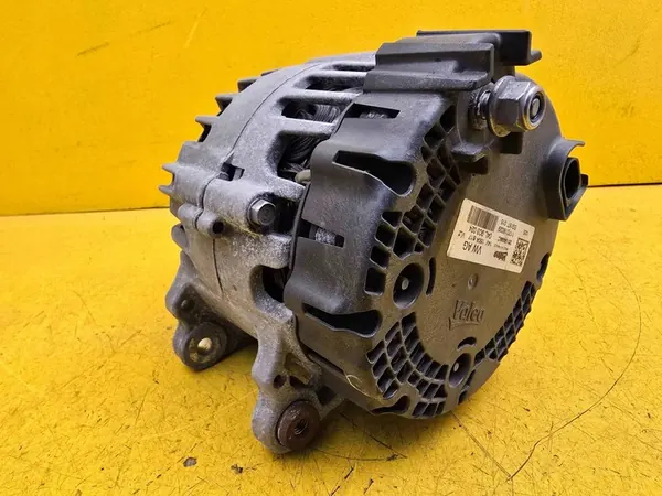 Audi A5 2.0 TDI Vaihtovirtageneraattori 04L903024 image 4