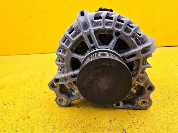 Audi A5 2.0 TDI Vaihtovirtageneraattori 04L903024 image 5