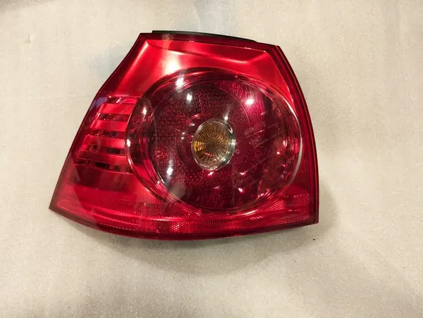 Golf V HB Höger eller vänster bakljus image 5