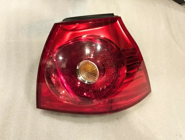 Golf V HB Höger eller vänster bakljus image 8