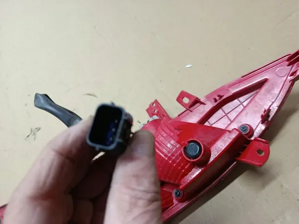 Luz de nevoeiro traseira esquerda OEM 92405-N7020 Hyundai Tucson IV image 5
