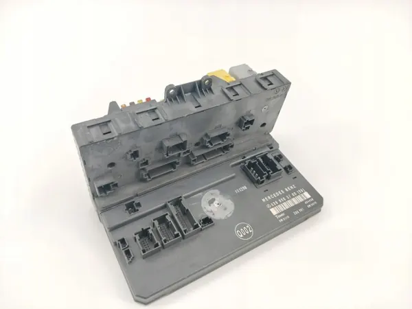 Caixa de fusíveis OEM 6399000700 para Mercedes Vito W639 image 2