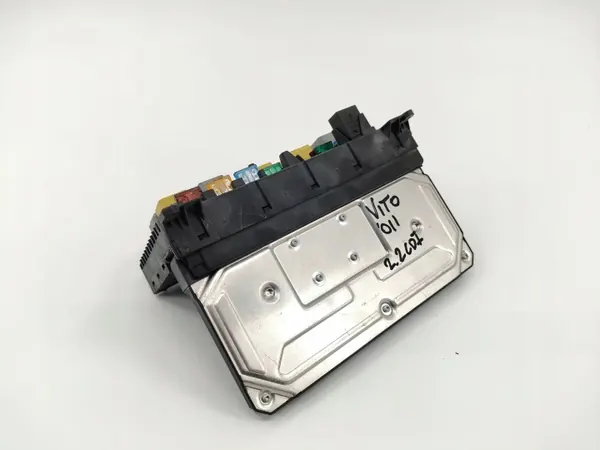 Caixa de fusíveis OEM 6399000700 para Mercedes Vito W639 image 3