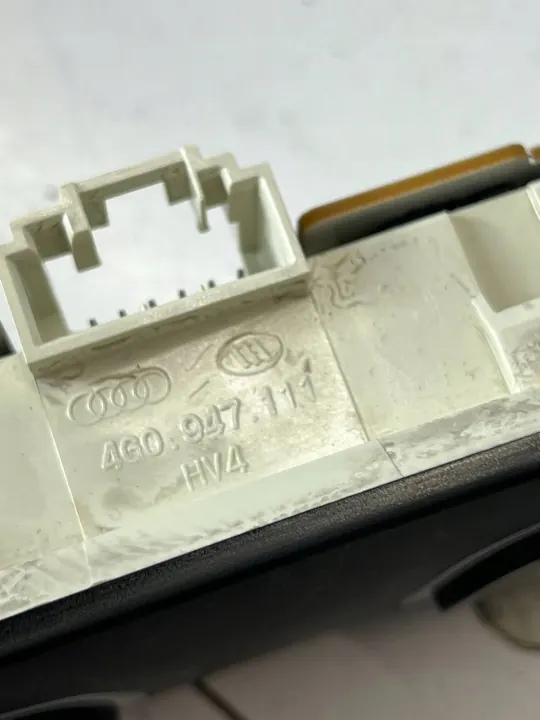 Audi A7 S7 4G 2011 Framstolsbelysning OEM 4G0947111 image 3