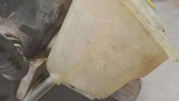 Audi A4 2.5 Bromsservo 4b0611301e image 2