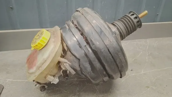 Audi A4 2.5 Bromsservo 4b0611301e image 3