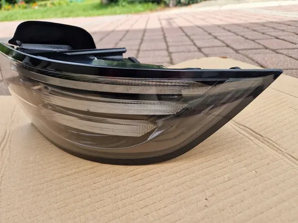 Opel Grandland II Lámpara LED Trasera Derecha OEM image 4