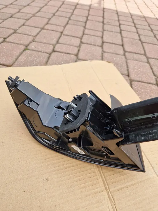 Opel Grandland II Lámpara LED Trasera Derecha OEM image 6