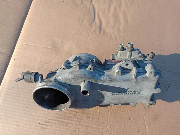 Polttoainejakaja OEM 0438100069 Mercedes M110 2.8L image 3