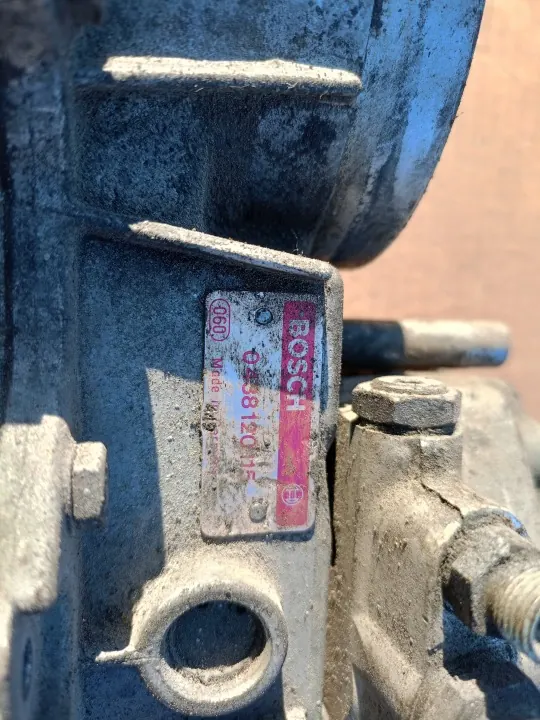 Polttoainejakaja OEM 0438100069 Mercedes M110 2.8L image 4