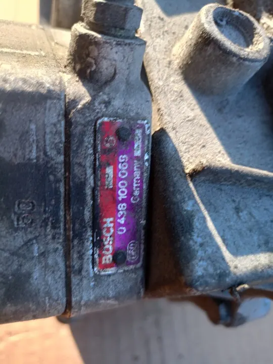 Polttoainejakaja OEM 0438100069 Mercedes M110 2.8L image 5