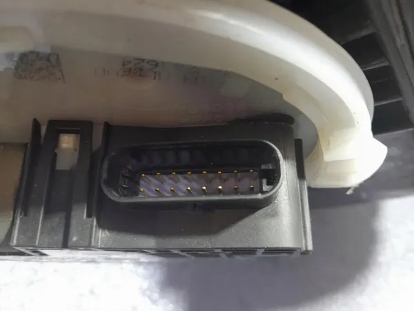 Tanque AdBlue OEM 4M0131878CF para Audi Q7 II 3.0 TDI image 9