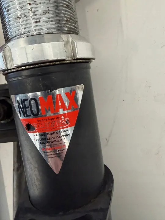 Ammortizzatori Neomax AV e POST Mercedes W117 CLA 45 AMG image 3