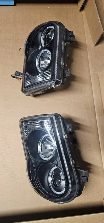 Faróis Chrysler 300C 2005 Pretos image 3