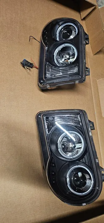 Faróis Chrysler 300C 2005 Pretos image 5