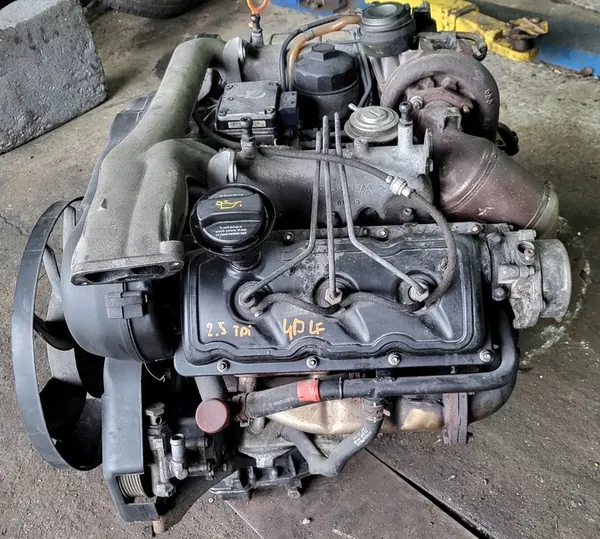 Kokonaismoottori Audi A6 C5 2.5 TDI VW Passat B5 OE image 10