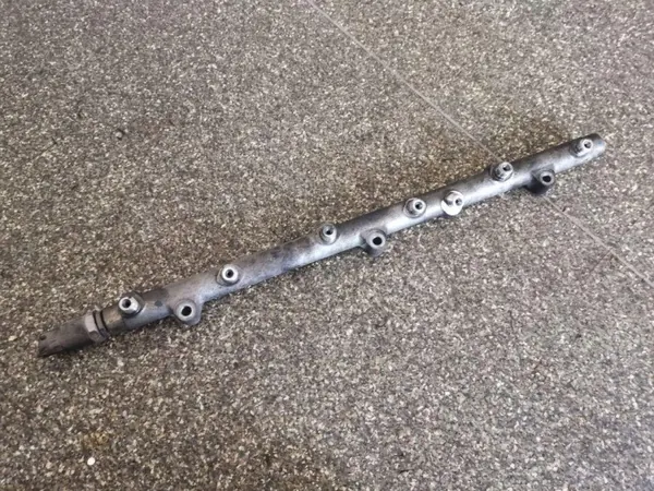 Ruiskutusraide Opel OE 0445216002 Omega B 2.5L Dieselille image 2