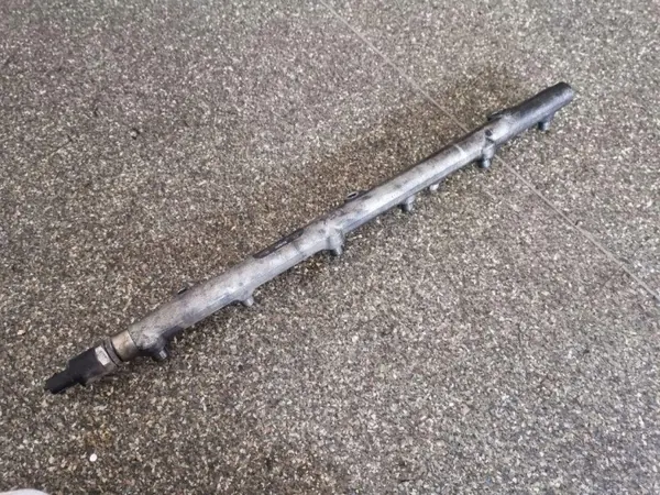 Ruiskutusraide Opel OE 0445216002 Omega B 2.5L Dieselille image 3