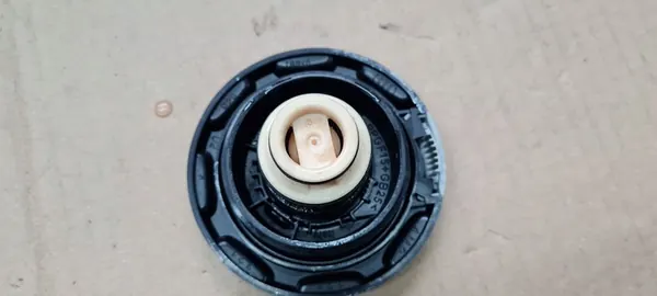 Audi OE 4M0121321K koelvloeistofreservoirdop image 4