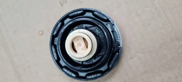 Audi OE 4M0121321K koelvloeistofreservoirdop image 5