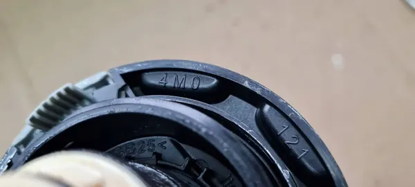 Audi OE 4M0121321K koelvloeistofreservoirdop image 6