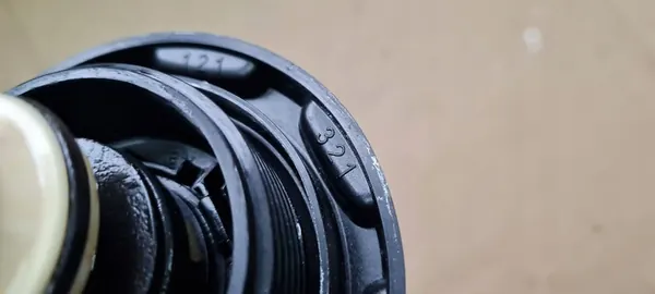 Audi OE 4M0121321K koelvloeistofreservoirdop image 8