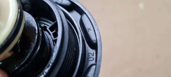 Audi OE 4M0121321K koelvloeistofreservoirdop image 9