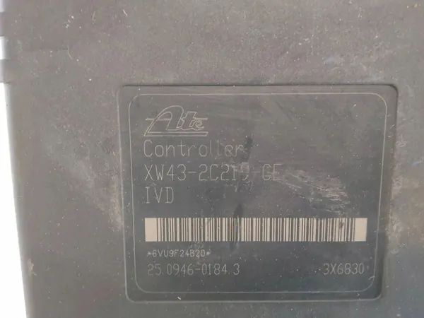 2000 Jaguar S-Type ABS Pump XW432C219CE image 3