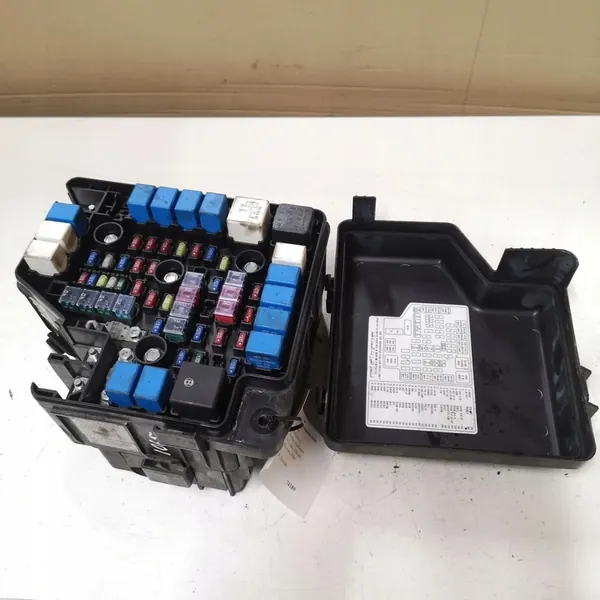 Caixa de fusíveis HYUNDAI SANTA FÉ II 2.2L diesel OEM 919502B550 image 4