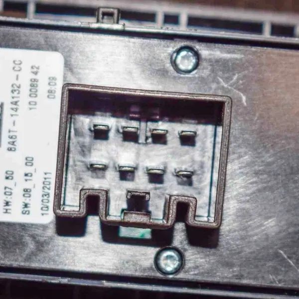 Linker voorraam schakelaar Ford Fiesta 2011 image 4