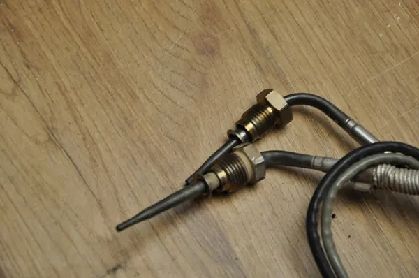 Sensor de Temperatura VW Audi 1.5 05E919519J image 2