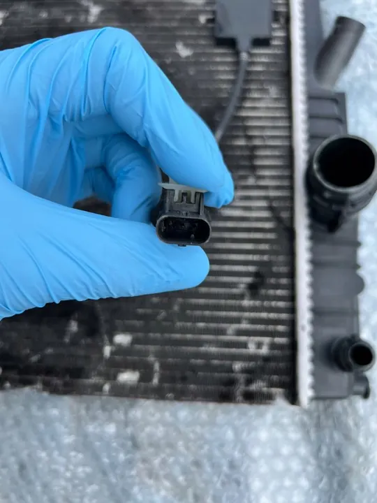 BMW F22 F30 N26 Veden Lämpötilasensori 7618808 image 3