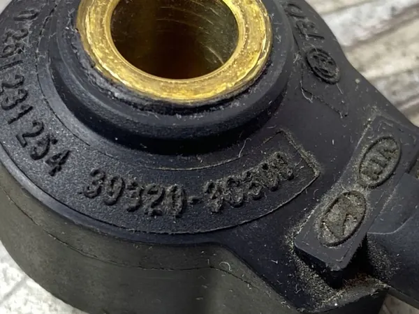 Sensor de batida Hyundai OEM 393203C300 - Usado image 3