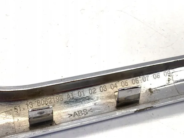 OEM 8062198 Frontrechter Kotflügelschutz-Emblem BMW F22 image 3