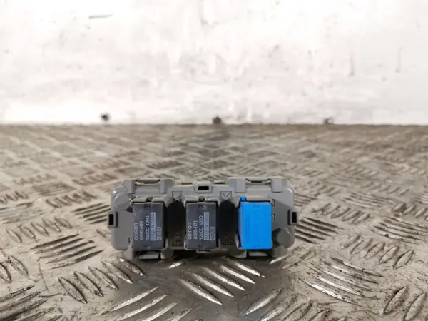 Honda CR-V Relaisbox OEM 141001G2W6N - Gebraucht image 2