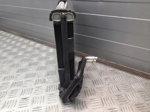 Audi A8 S8 D4 2012 A/C Heizkörper image 3