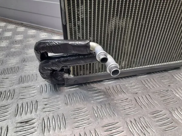 Audi A8 S8 D4 2012 A/C Heizkörper image 4