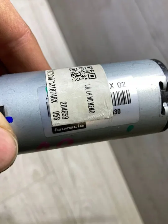Renault OE 204659 Vasen etupenkin moottori image 3