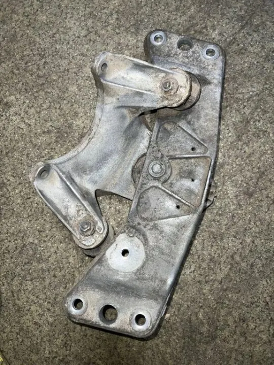 Support de boîte BMW OEM 75232 pour Série 7 E65/E66/E67 image 2