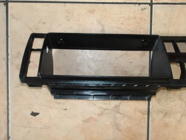 Moldura do painel de interruptores VW GOLF II 191857243A image 2