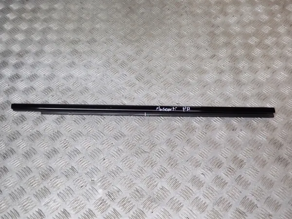 OEM 670155401 Moldura Puerta Derecha Delantera Maserati image 2