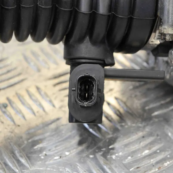 Käytetty turboahdin OEM 77047502 Opel Zafira Tourer C:lle image 8