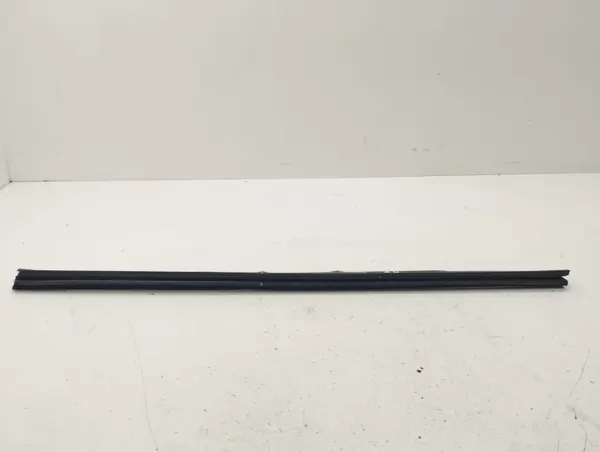 Rubber afdichting raam achterdeur links OEM AMD79998 image 2