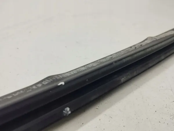 Rubber afdichting raam achterdeur links OEM AMD79998 image 3
