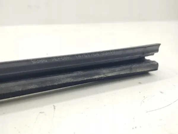 Rubber afdichting raam achterdeur links OEM AMD79998 image 4