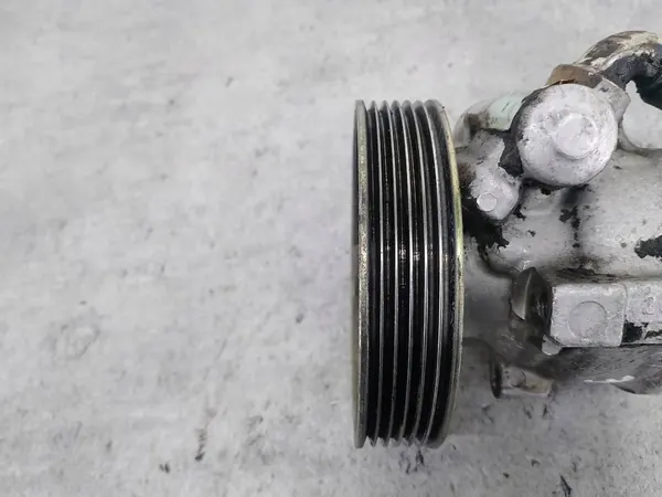 Servostyrningspump Peugeot Partner I OEM 9638383080 image 7