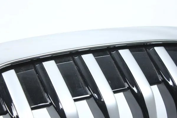 BMW F40 Luxury Chrome Grill image 2