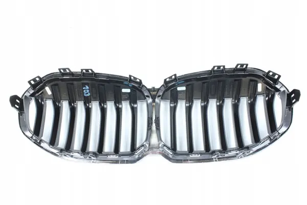BMW F40 Luxury Chrome Grill image 6