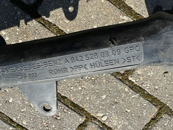 Tuyau de remplissage d'huile Mercedes Actros OEM A9425280909 image 3